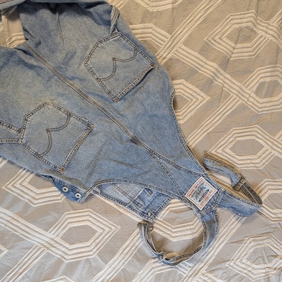 VINTAGE (90s) Levi's Bibs, Size 6-8 (baggy), 8-10 (fitted) - Picture 5 of 6